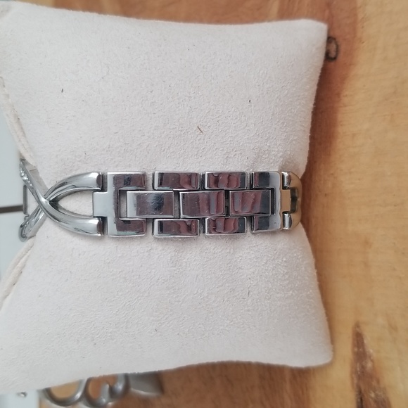 Fitbit Charge 2 Bundle With 7 Interchangeable Bands and USB Charger. - Picture 4 of 16